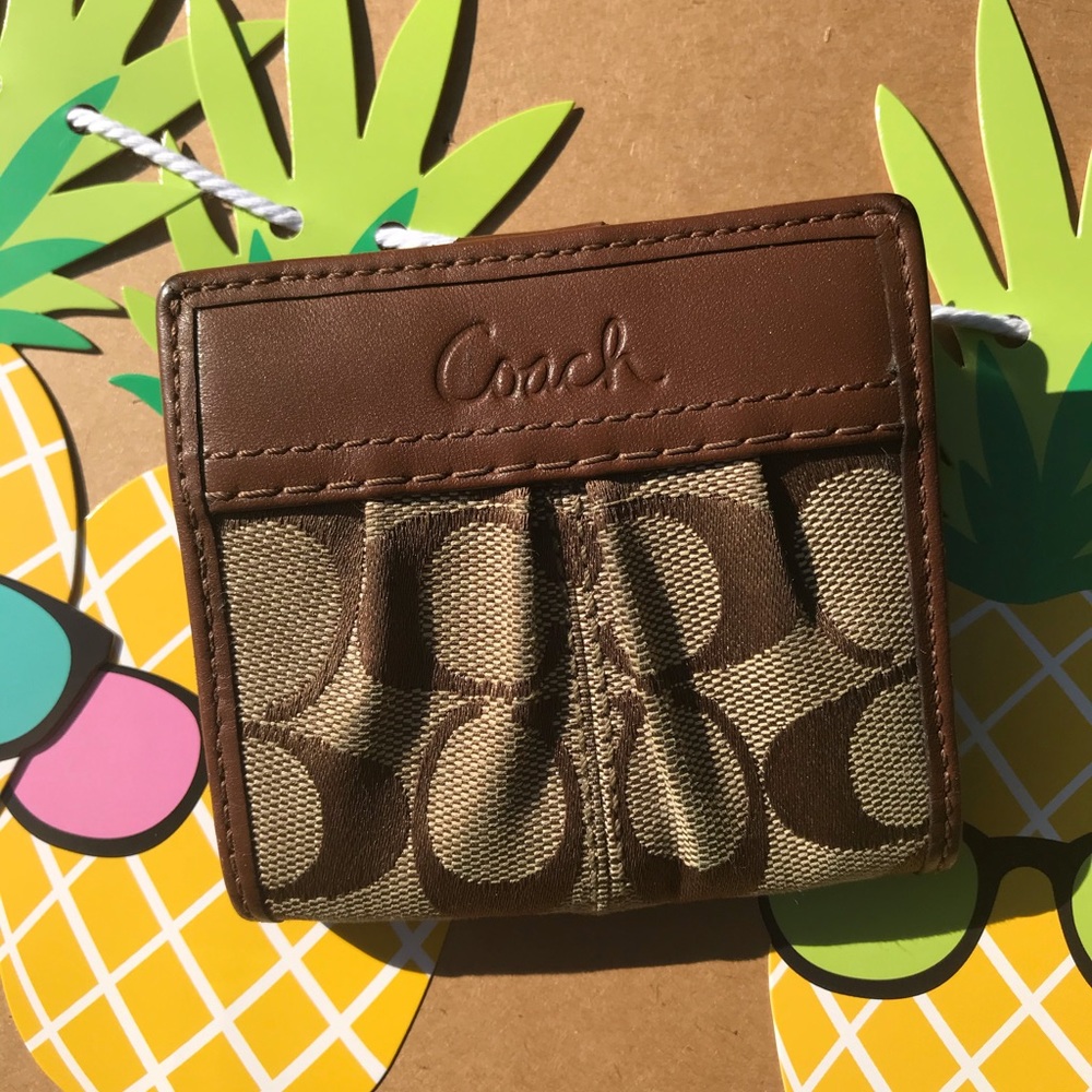 LIKE NEW COACH SMALL WALLET